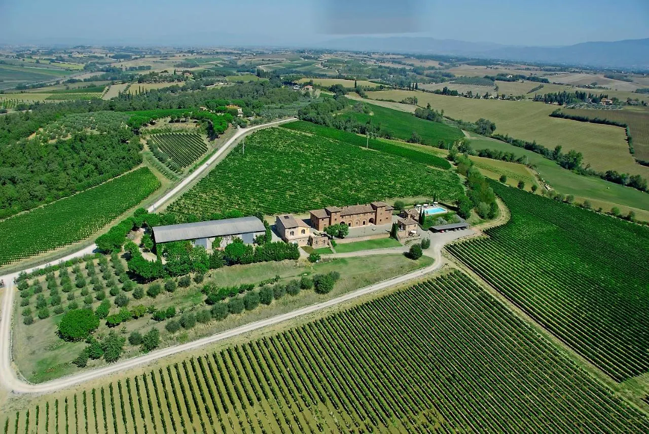 Farm stay Agriturismo Terra Rossa Valiano Italy